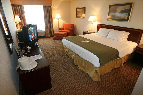 Holiday Inn Express & Suites - Worthington, An Ihg Hotel Zimmer foto